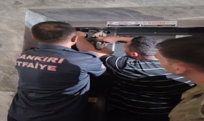 Asansörde mahsur kalan vatandaşların imdadına itfaiye ekipleri yetişti