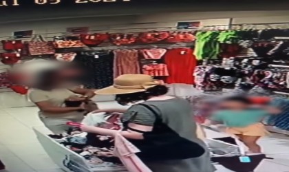 Baktı beğendi, fantezi kıyafetini çaldı