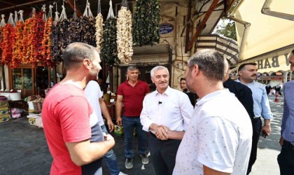 Başkan Tahmazoğlu esnaf ve vatandaşlarla bir araya geliyor
