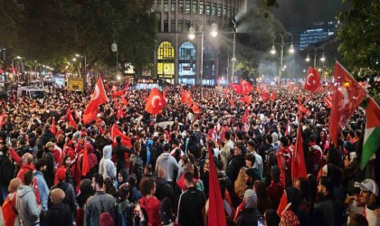 Berlinde çeyrek final coşkusuna 10 bin Türk katıldı