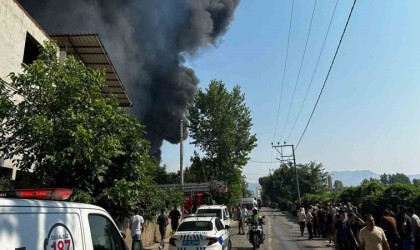 Bursada kağıt ve elyaf fabrikasında büyük yangın