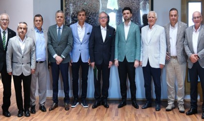 Bursasporun yeni Divan Kurulu Başkanı Gökhan Tuzlacıoğlu, kulübü ziyaret etti