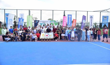Büyükşehir Spor A.Ş. ev sahipliğinde düzenlenen T200 Master Tenis Turnuvası tamamlandı