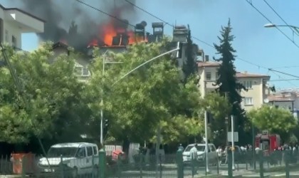 Çatı yangını korku ve paniğe neden oldu