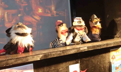 Çocuklar kukla gösterisiyle eğlendi