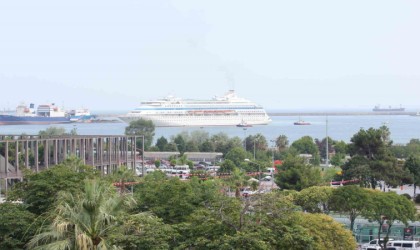 Dev turist gemisi 845 yolcusuyla Samsunda