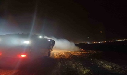 Diyarbakırda anız yangını TOMA ve itfaiye ekiplerince söndürüldü