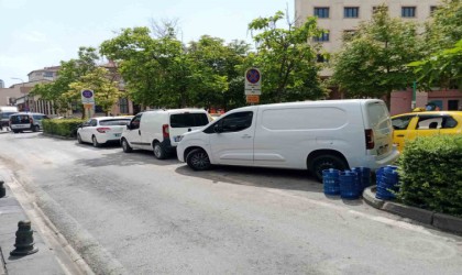 Duyarsız sürücüler mal indirme ve bindirme yerini park alanına çevirdi