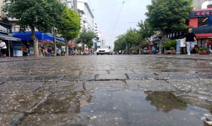 Eskişehirde ceviz büyüklüğünde dolu yağışı