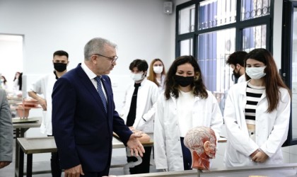 EÜ Tıp Fakültesi, sağlık profesyoneli adaylarını bekliyor