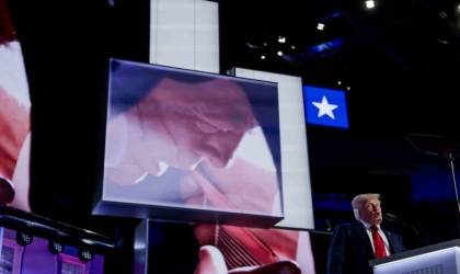 FBI, suikast girişiminde Trumpın kulağına mermi isabet ettiğini doğruladı