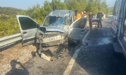 Foçada iki ayrı trafik kazası: 8 yaralı