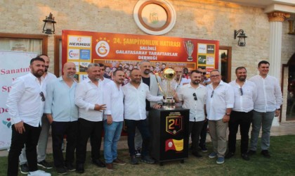 Galatasarayın 24. şampiyonluk kupası, Salihlide taraftarlarla buluştu
