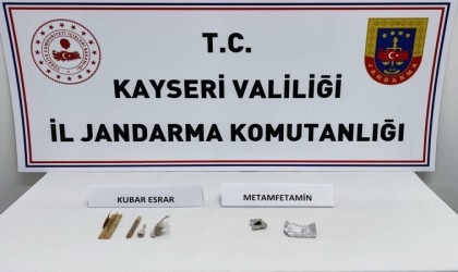 Hareketlerinden şüphelenilen şahıslardan uyuşturucu çıktı