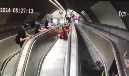 İzmir Metrosunda 11 kişinin yaralandığı yürüyen merdiven kazası kamerada