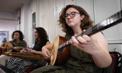 İzmirin kadın müzisyenleri klasik Türk müziğini günümüze uyarladı