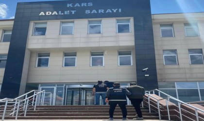 Karsta uyuşturucu taciri 2 kişi tutuklandı