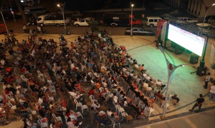 Koçarlılılar çeyrek final heyecanını dev ekranda hep birlikte yaşadı