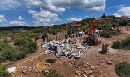 Körfezde 3 kaçak yapı yıkıldı