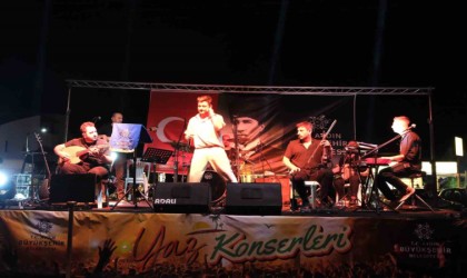 Kuşadalılar Aydın Büyükşehir Belediyesinin yaz konserleri ile doyasıya eğlendi