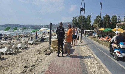 Kuşadası Belediyesi Zabıta Müdürlüğü plajlardaki fırsatçılara göz açtırmıyor