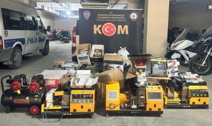 Kuşadasında kaçak sigara imalathanesine baskın