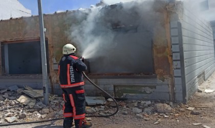 Malatyada, metruk ev yangını