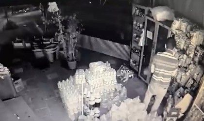 Marketten poşet poşet hırsızlık: Hırsızlık anı kamerada