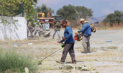 Nazilli Belediyesi Pınarbaşı Mahallesinde temizlik çalışması başlattı
