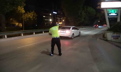 (Özel) Ne ‘dur ikazına, ne uyarı ateşine aldırış etti, geri vitese takıp böyle kaçtı