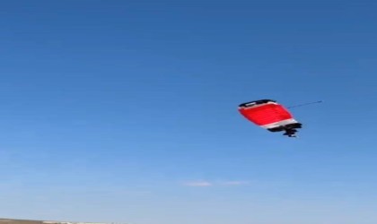 Paraşütçünün sert iniş yaptığı anlar cep telefonu ile kaydedildi