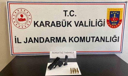 Ruhsatsız tabanca ile yakalanan 3 kişi serbest kaldı