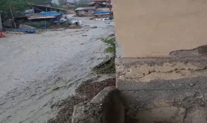 Sebende dereler taştı