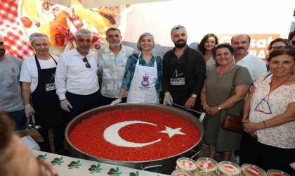 Şehzadeler Belediyesi 2 bin kişiye aşure dağıttı