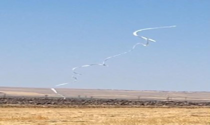 Siverekte rüzgar naylon çadırı metrelerce havaya uçurdu