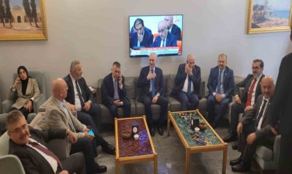 TBMM Başkanı Kurtulmuş, Mecliste milletvekillerine ve basın mensuplarına baklava ikram etti