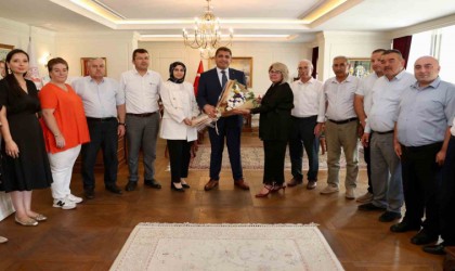 Vali Aslan “Nüfus cüzdanlarınızı yenileyin”