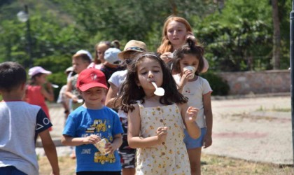 Yaz bilim atölyelerinde çocuklar hem eğleniyor hem de öğreniyor