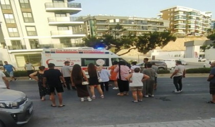 Yolun karşısına geçmeye çalışan çocuğa otomobil çarptı