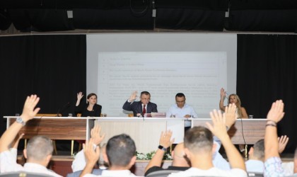 Yunusemre Belediye Meclisi vefat eden Güzgülünü andı