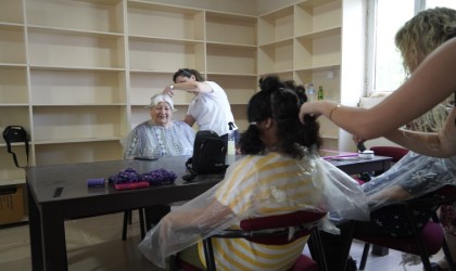 Yunusemreden kadınlara ücretsiz kuaför hizmeti