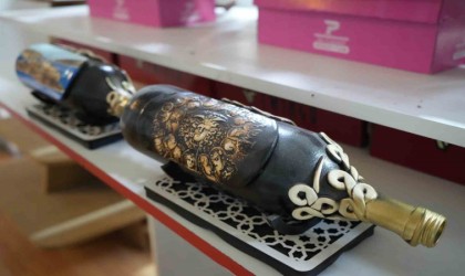 5 TLye aldığı atık şişeleri Avrupaya 50 euroya satıyor