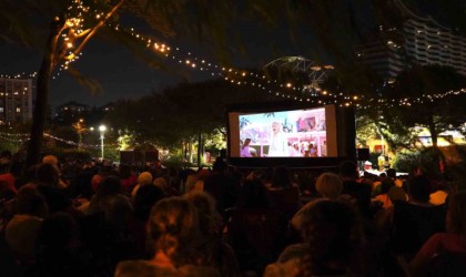 Akasyada yıldızlar altında film keyfi 11 Eylüle kadar devam ediyor