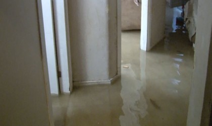 Bahçelievlerde sağanak yağış nedeniyle evleri su bastı