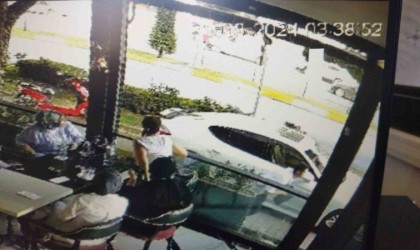 Balıkesirde kafede oturan kadının çantasını soğukkanlılıkla çaldı