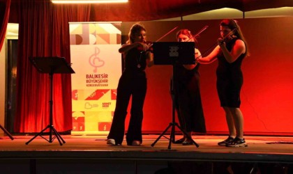 Balıkesirin dört bir yanında konser coşkusu yaşandı