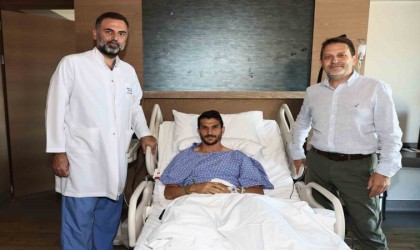 Beşiktaşlı futbolcu Necip Uysal, ameliyat oldu