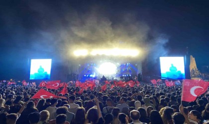 Beşiktaşta 30 Ağustos Zafer Bayramı Mabel Matiz konseriyle kutlandı