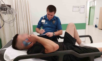 Bıçaklı saldırıda hastanelik oldu