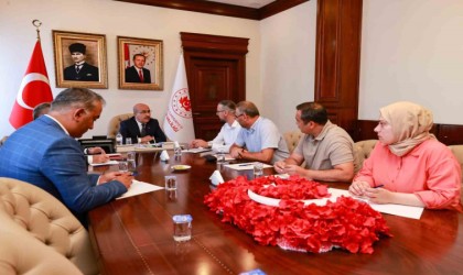 Bursa Valisi Demirtaş zincir market temsilcileriyle görüştü